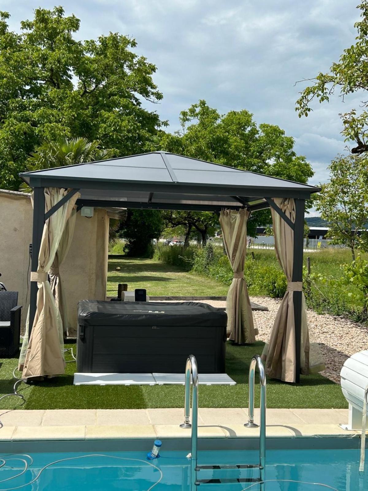 Jolie Villa Independante Climatisee 3 Chambres Tout Confort 6 Couchages, Piscine Chauffee 4 X 8 Disponible Selon Meteo De Mai A Fin Septembre, Jacuzzi 4 Places, Boulodrome Eclaire, Ping-Pong, Wifi, Proche Commerces Animaux Domestiques Sur Demande Bretenoux 외부 사진